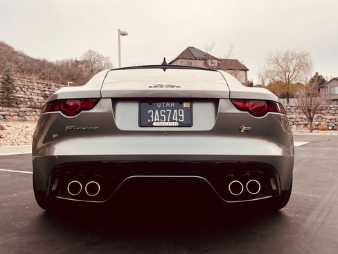 Used 2018 Jaguar F-TYPE R image 8