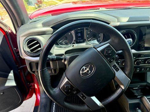 Used 2018 Toyota Tacoma Limited image 13