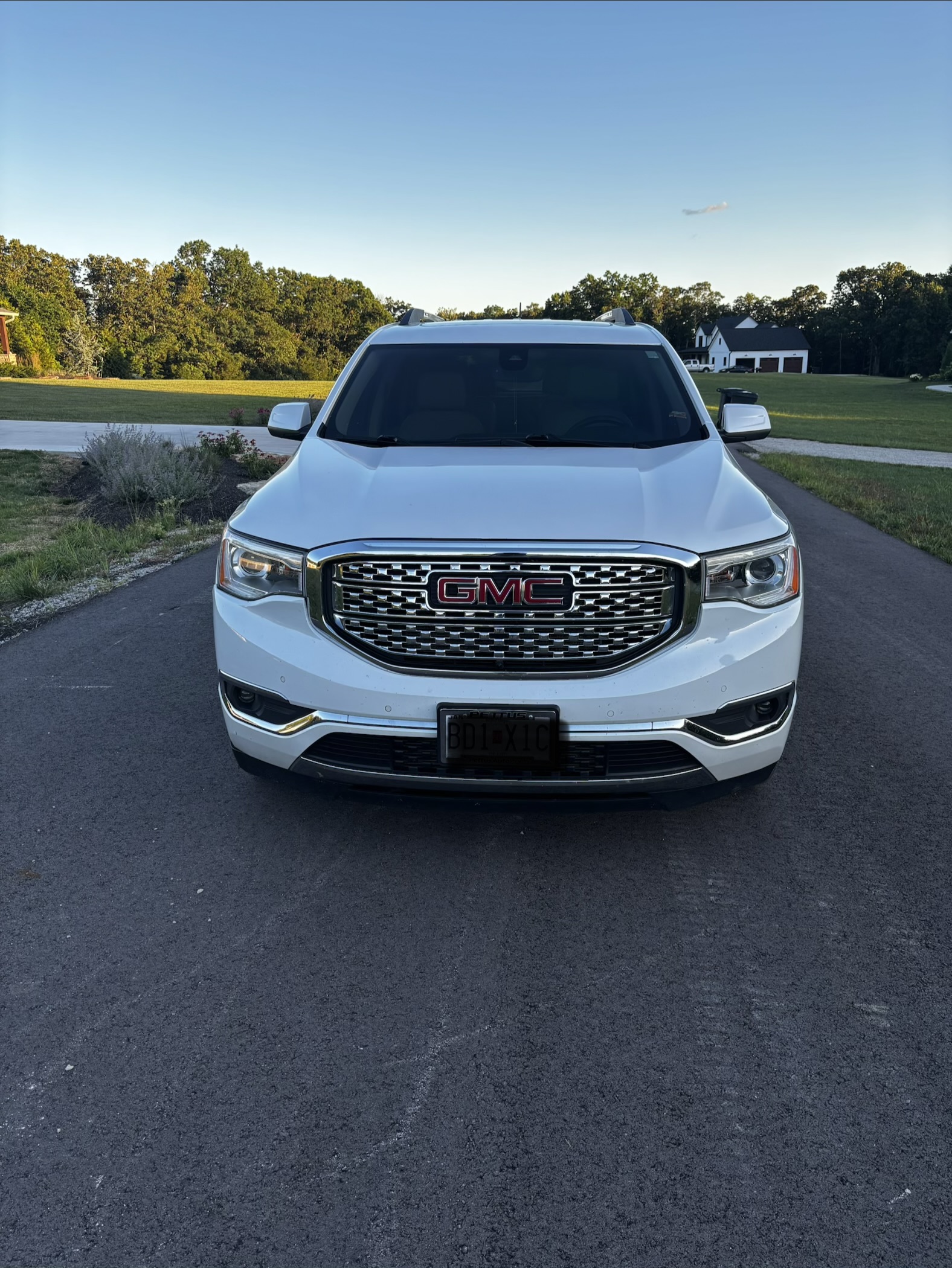 Used 2019 GMC Acadia Denali w/ Technology Package AWD/4WD image 5