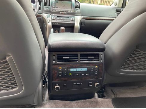 Used 2011 Toyota Land Cruiser image 9