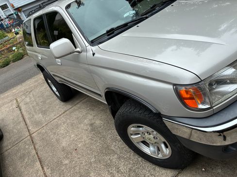 Used 1999 Toyota 4Runner SR5 AWD/4WD image 16