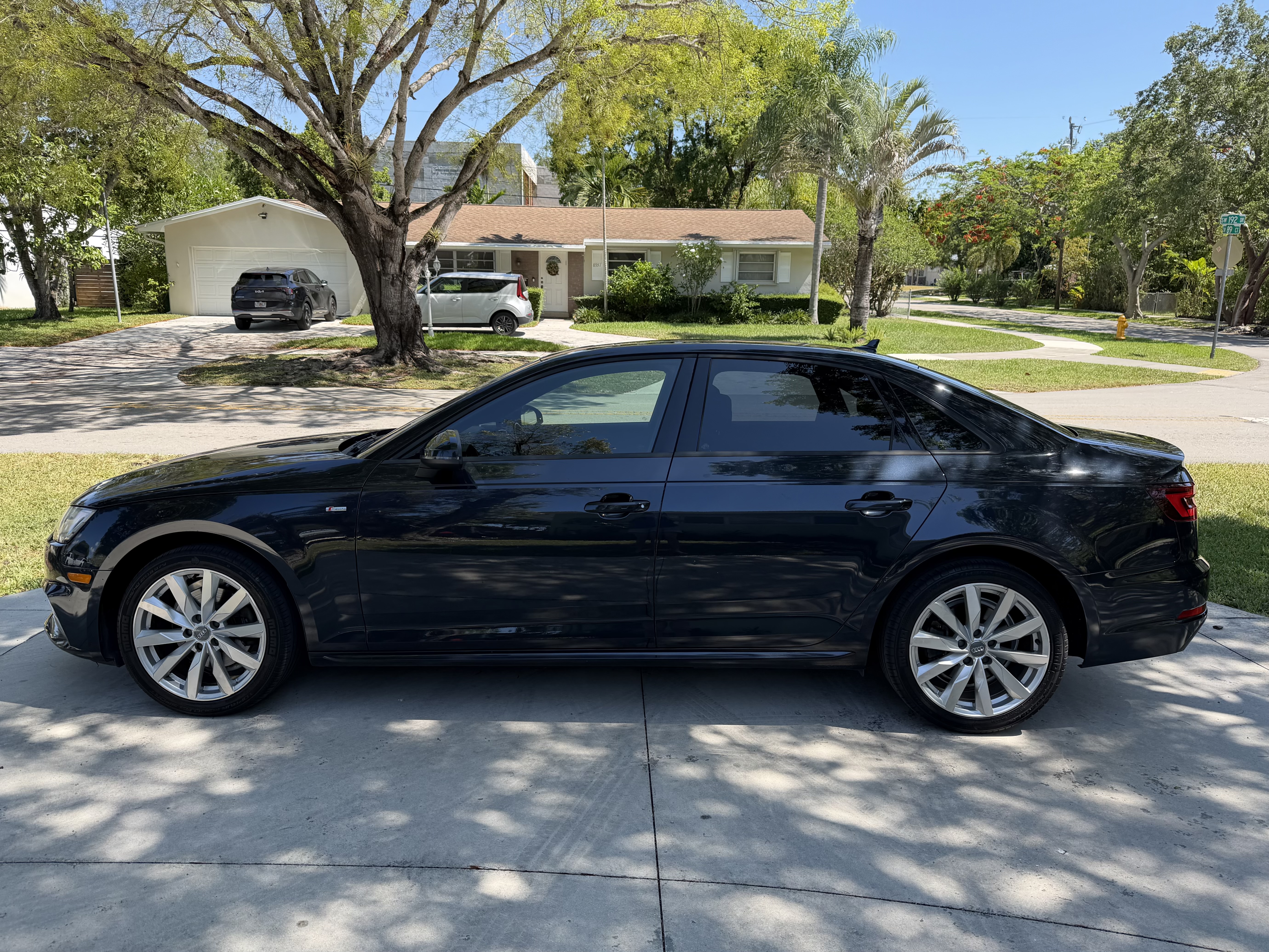 Used 2018 Audi A4 2.0T Ultra Premium w/ 18" Wheel Package FWD image 2