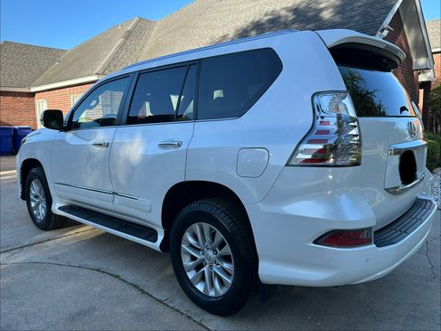 Used 2017 Lexus GX 460 image 9