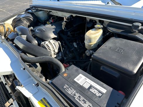 Used 2005 HUMMER H2 w/ Preferred Equipment Group AWD/4WD image 15