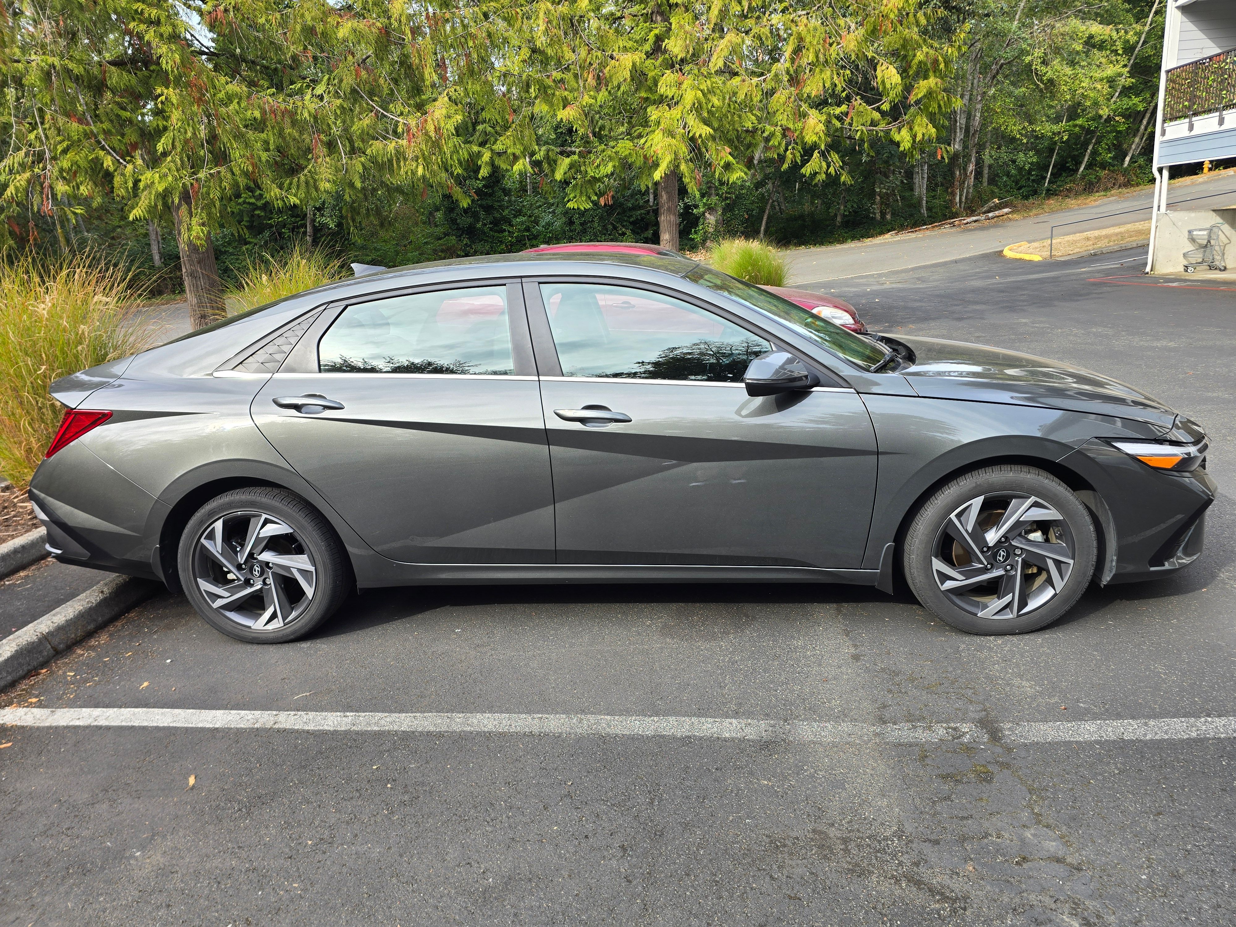 Used 2024 Hyundai Elantra Limited FWD image 6