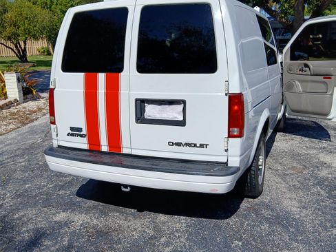 Used 2005 Chevrolet Astro w/ Convenience Package image 11