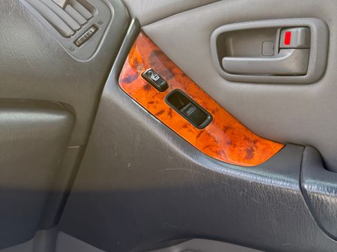 Used 2000 Lexus RX 300 4WD image 10