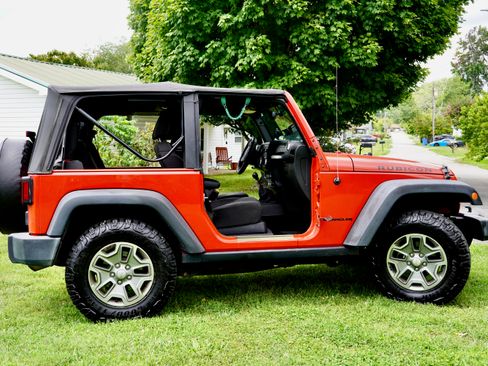 Used 2016 Jeep Wrangler Rubicon w/ Power Convenience Group AWD/4WD image 10