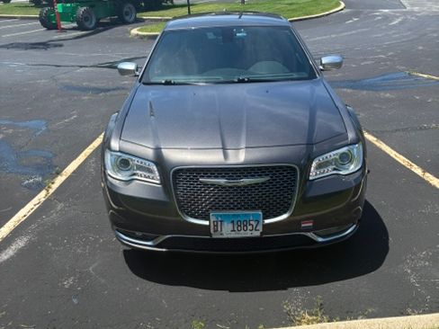 Used 2019 Chrysler 300 C RWD image 9