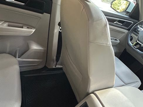 Used 2020 Volkswagen Atlas SE w/ Panoramic Sunroof Package image 11