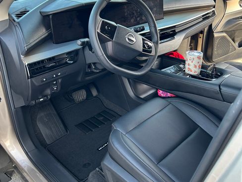 Used 2025 Nissan Murano SL image 11