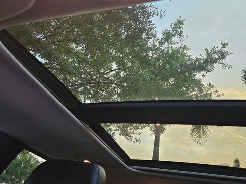 Used 2011 Jeep Grand Cherokee Limited w/ Trailer Tow Group image 9