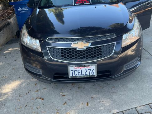 Used 2014 Chevrolet Cruze LS FWD image 2