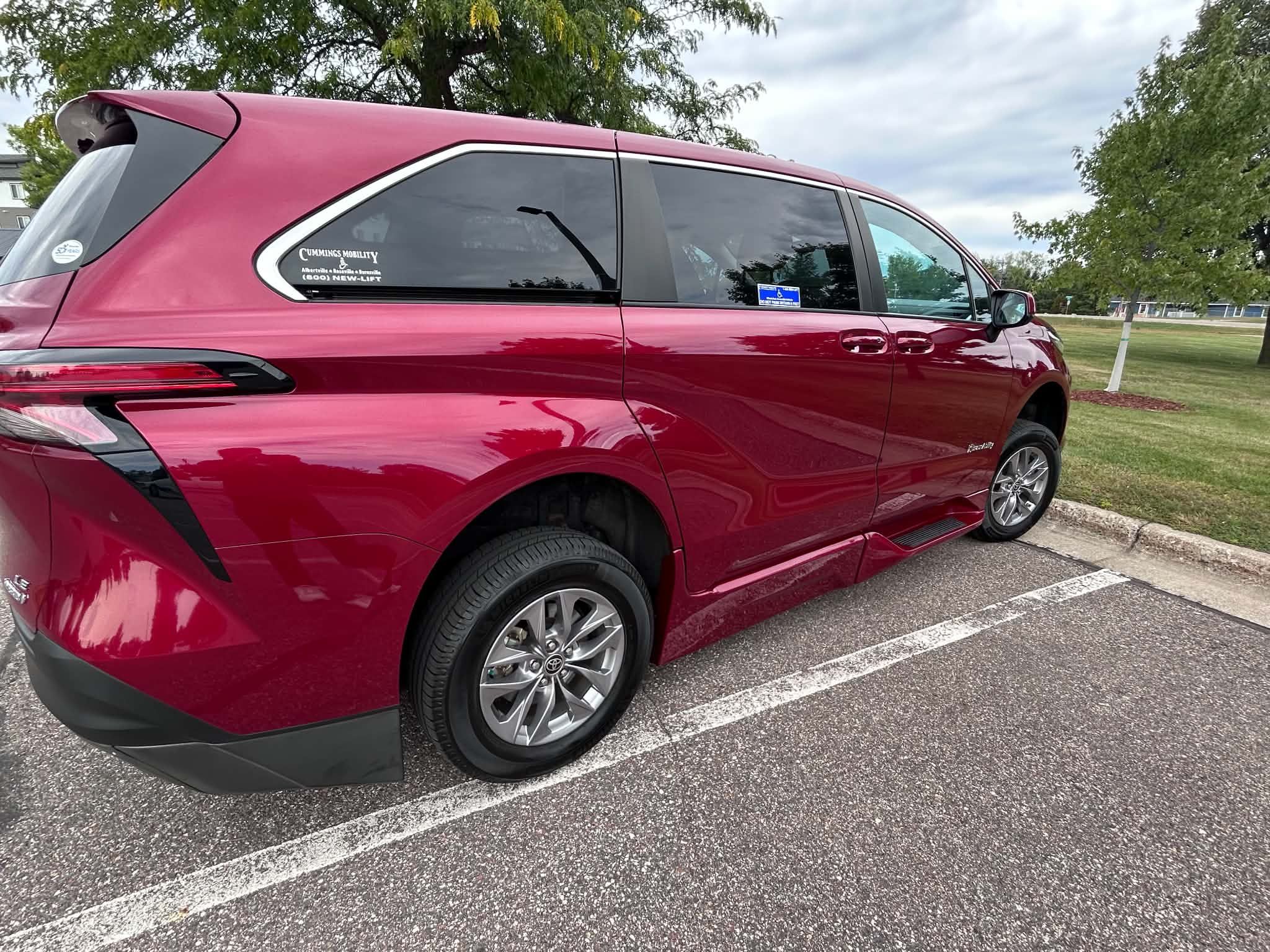 Used 2022 Toyota Sienna LE FWD image 4
