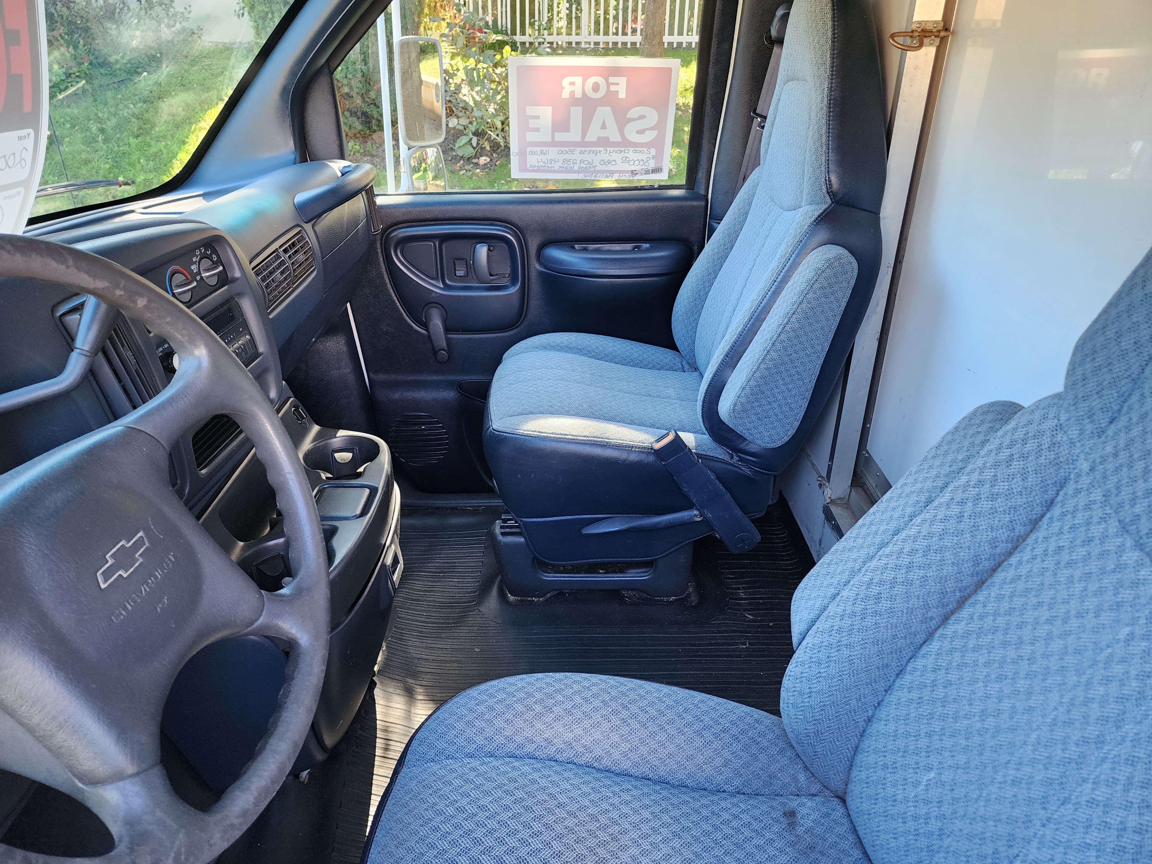 Used 2000 Chevrolet Express 3500 RWD image 11
