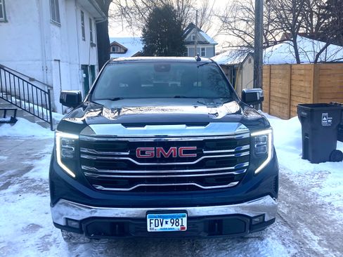 Used 2022 GMC Sierra 1500 SLT w/ SLT Convenience Package image 4