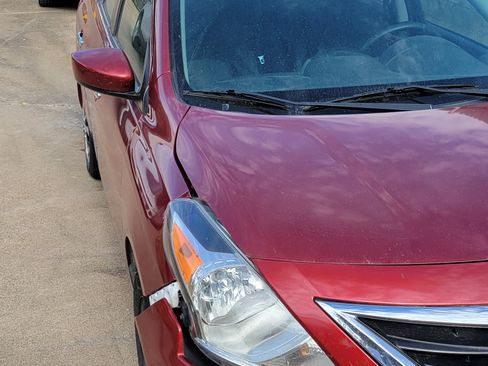 Used 2019 Nissan Versa SV image 4