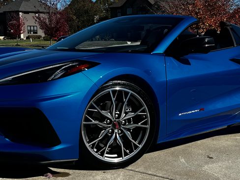 Used 2024 Chevrolet Corvette Stingray Convertible 2D image 2