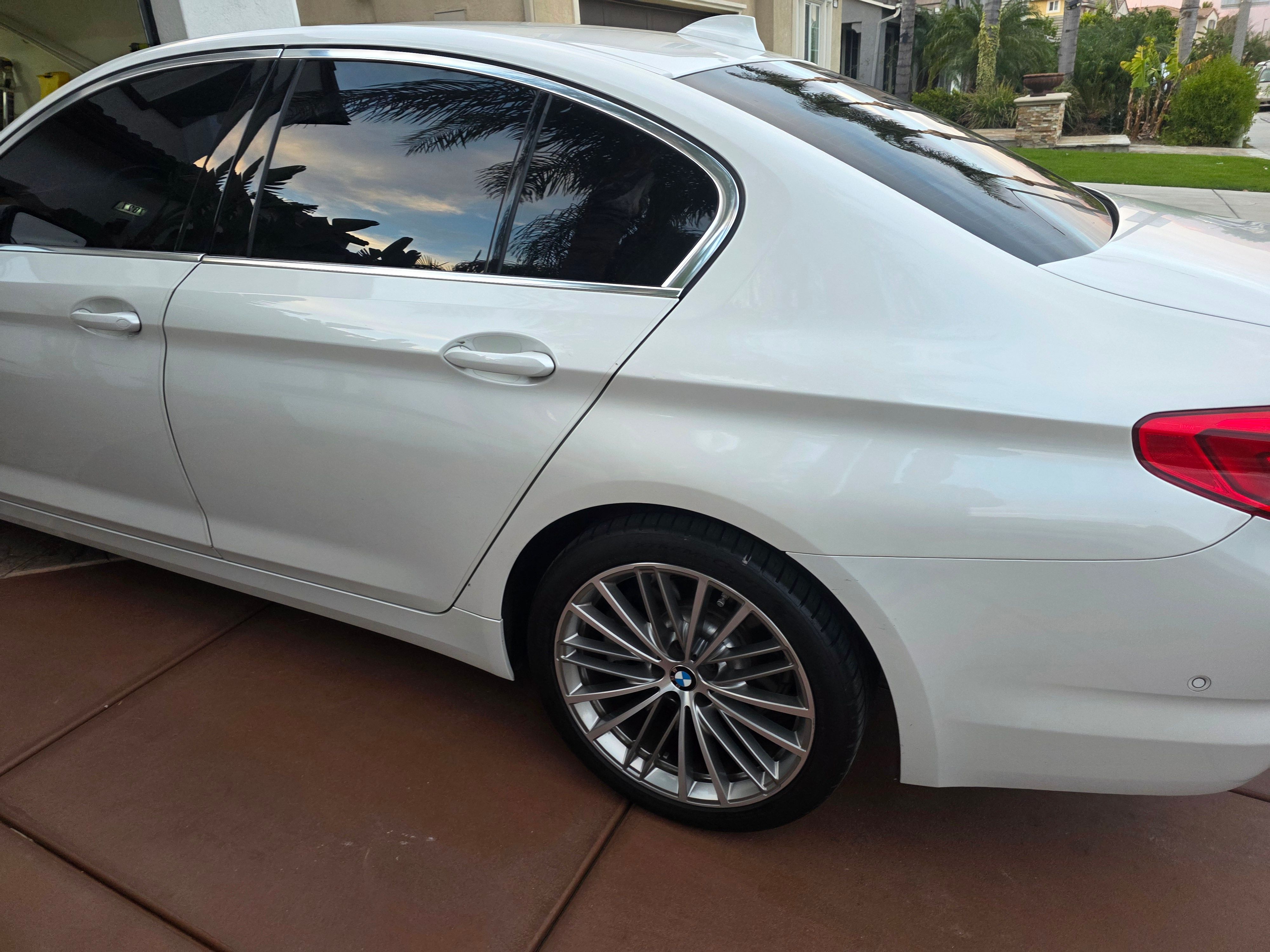 Used 2019 BMW 530i w/ Convenience Package RWD image 9