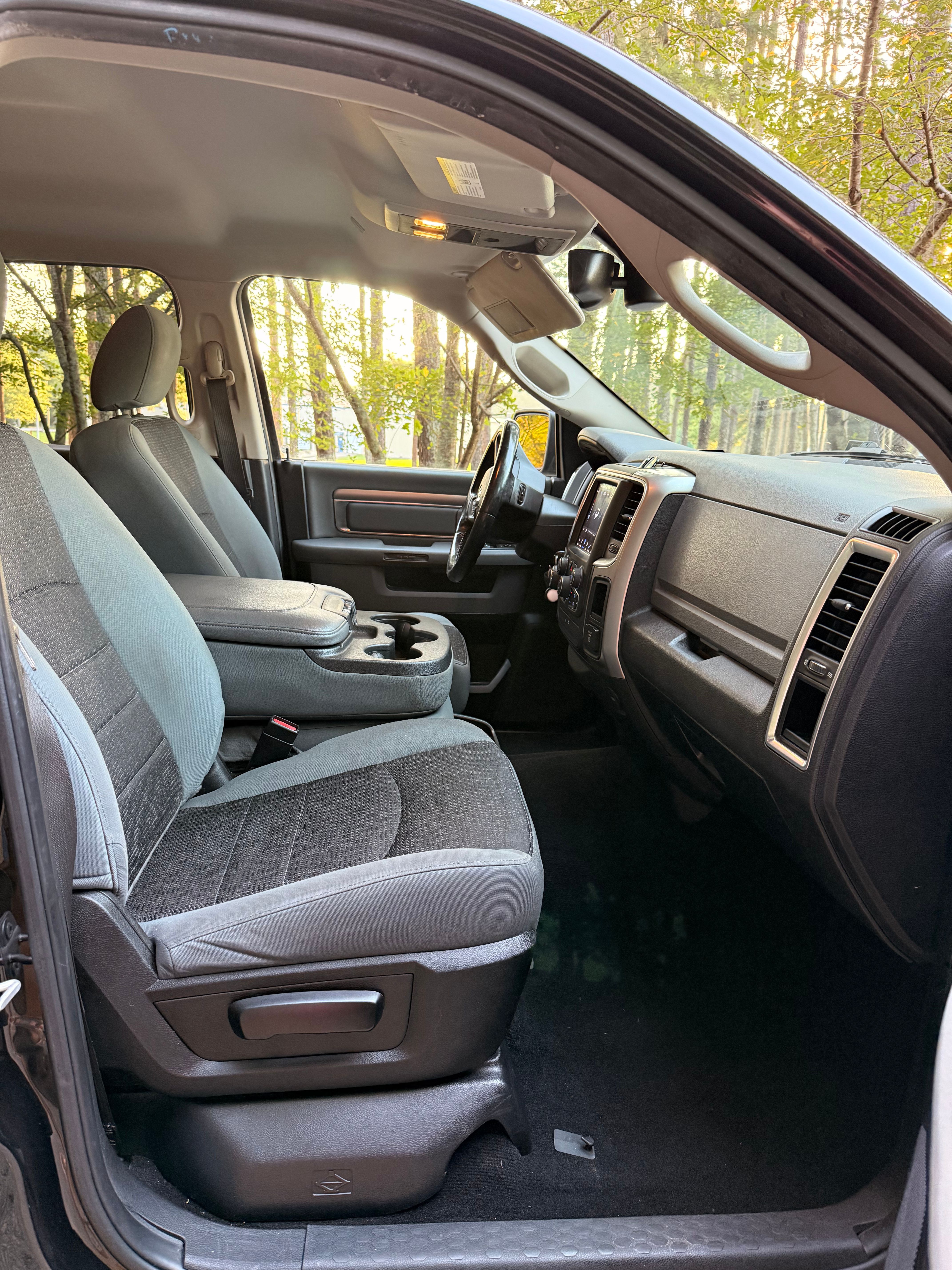 Used 2019 RAM 1500 Classic SLT w/ Luxury Group RWD image 18