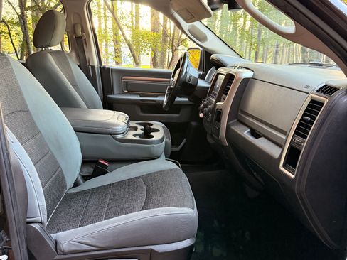 Used 2019 RAM 1500 Classic SLT w/ Luxury Group RWD image 18