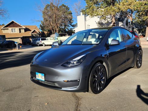 Used 2023 Tesla Model Y Performance image 6