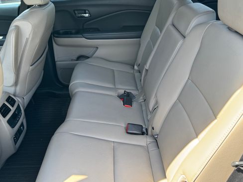 Used 2017 Honda Pilot Touring image 11