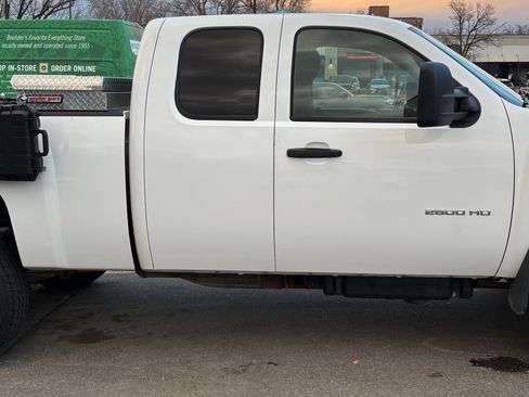 Used 2011 Chevrolet Silverado 2500 LT w/ Interior Plus Package image 8