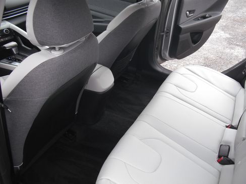 Used 2021 Hyundai Elantra Limited w/ Cargo Package image 11