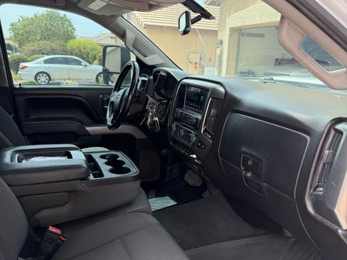 Used 2019 Chevrolet Silverado 2500 LT w/ LT Convenience Package image 5