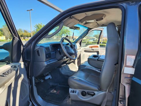 Used 2003 Ford F350 Lariat RWD image 5