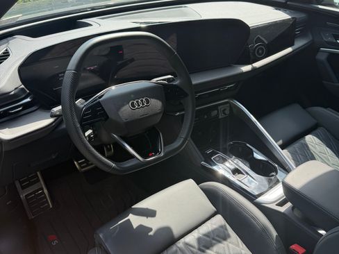 Used 2025 Audi SQ5 Premium Plus AWD/4WD image 12