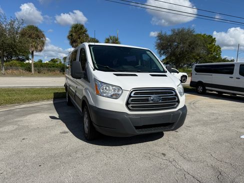 Used 2019 Ford Transit 350 XLT image 4