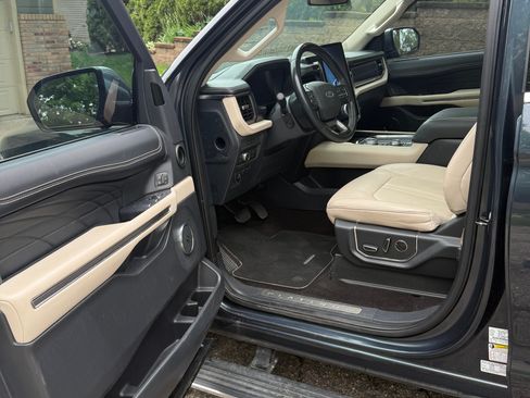 Used 2022 Ford Expedition Max Platinum AWD/4WD image 16