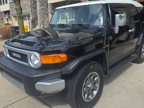 Used 2012 Toyota FJ Cruiser 4WD w/ Upgrade Pkg image 1