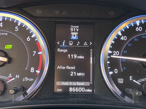 Used 2015 Toyota Highlander Limited image 31