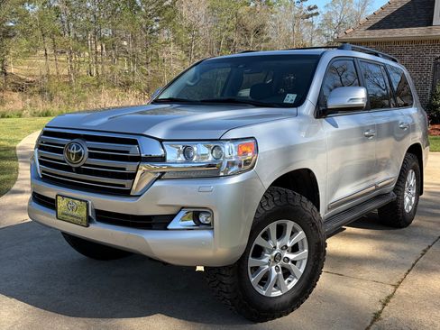 Used 2016 Toyota Land Cruiser AWD/4WD image 1
