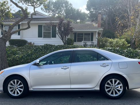 Used 2012 Toyota Camry LE image 1