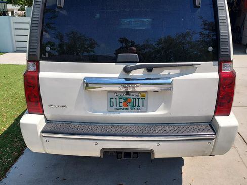 Used 2008 Jeep Commander Sport image 2