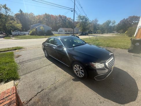 Used 2019 Mercedes-Benz E 300 4MATIC image 4