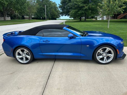 Used 2018 Chevrolet Camaro LT RWD image 6