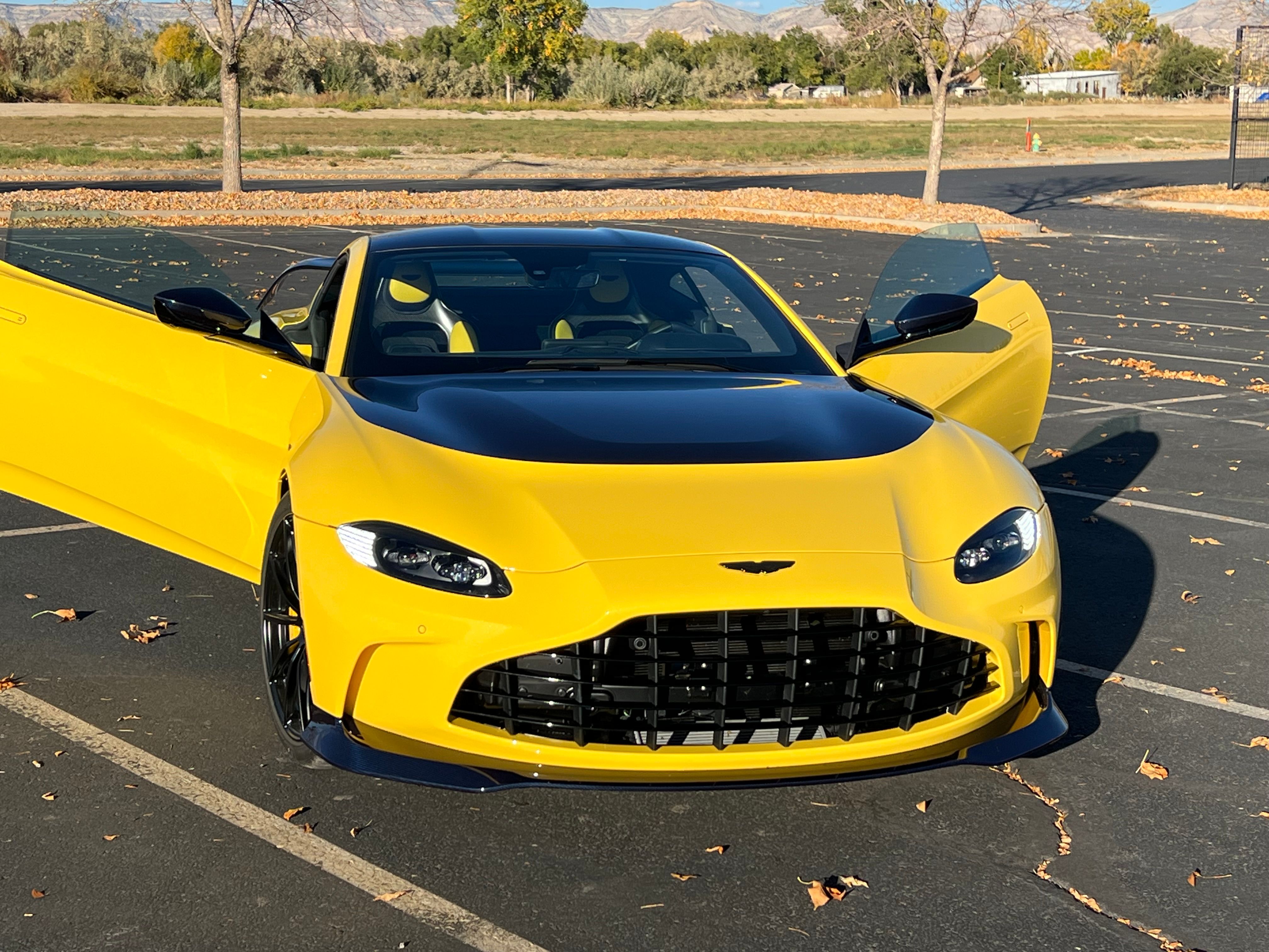 Used 2023 Aston Martin V12 Vantage RWD image 5