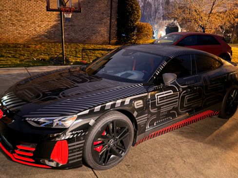 Used 2023 Audi RS e-tron GT image 11