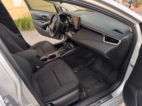 Used 2023 Toyota Corolla LE image 12