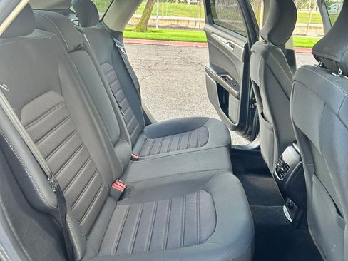 Used 2019 Ford Fusion SE image 15