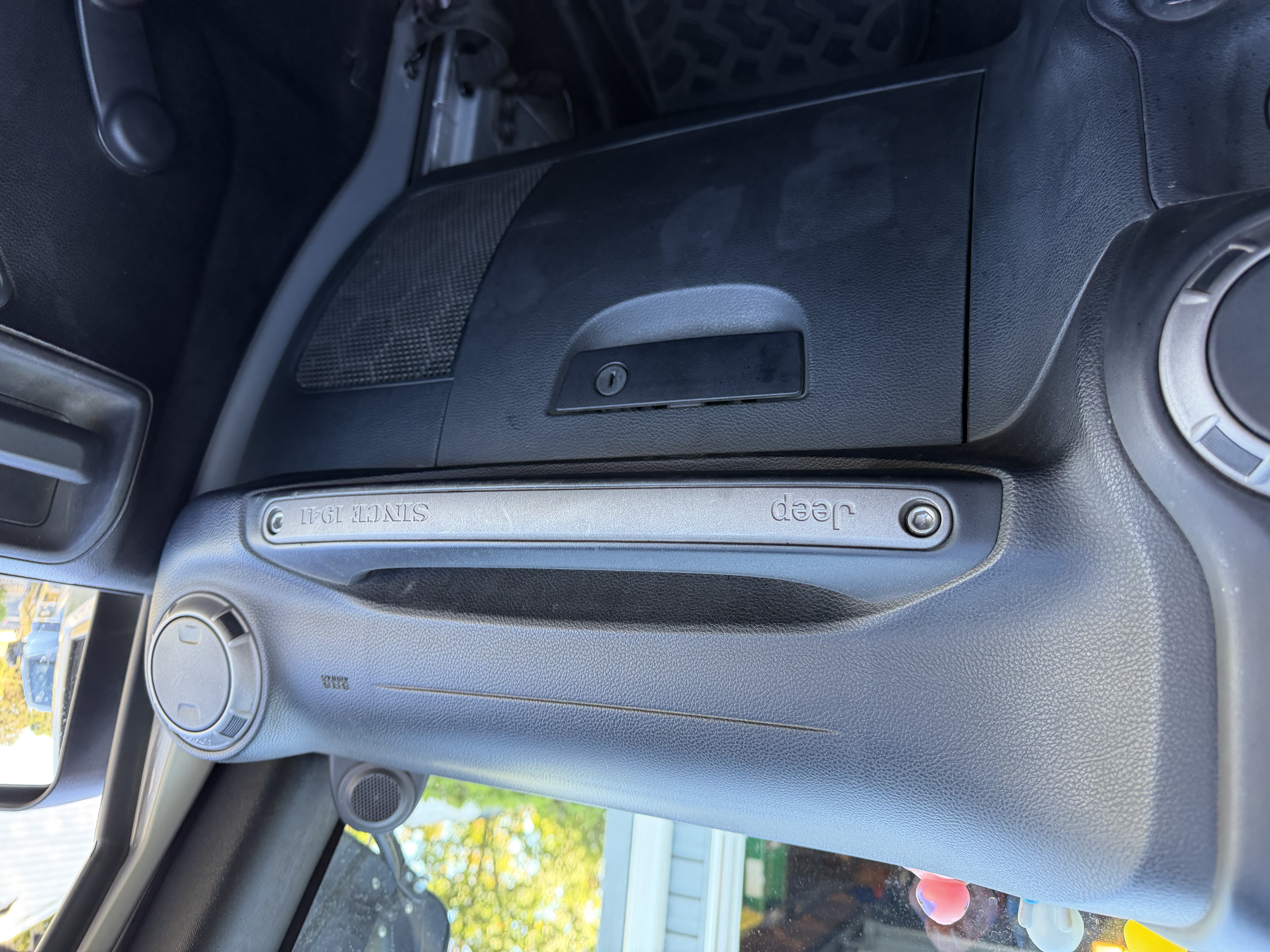 Used 2012 Jeep Wrangler Sport AWD/4WD image 17