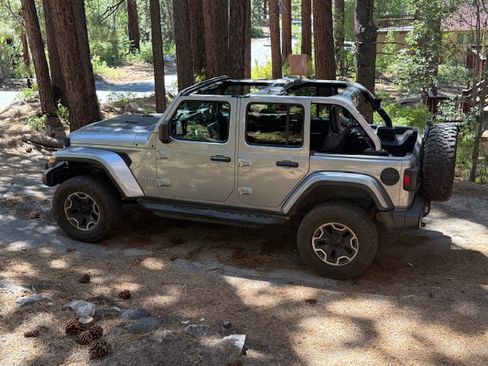 Used 2019 Jeep Wrangler Unlimited Sahara image 4