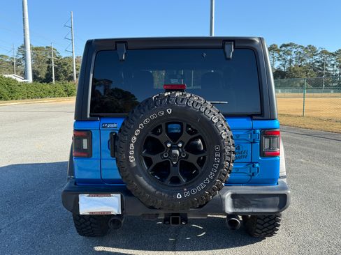 Used 2022 Jeep Wrangler Sport image 6