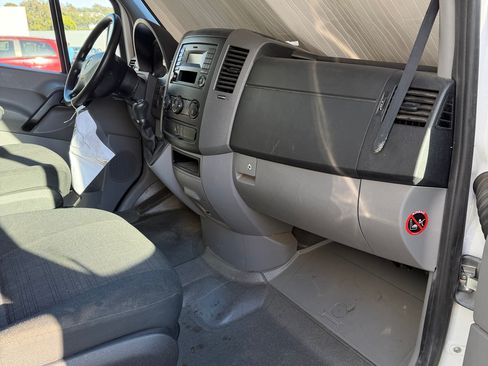 Used 2016 Mercedes-Benz Sprinter 2500 image 8