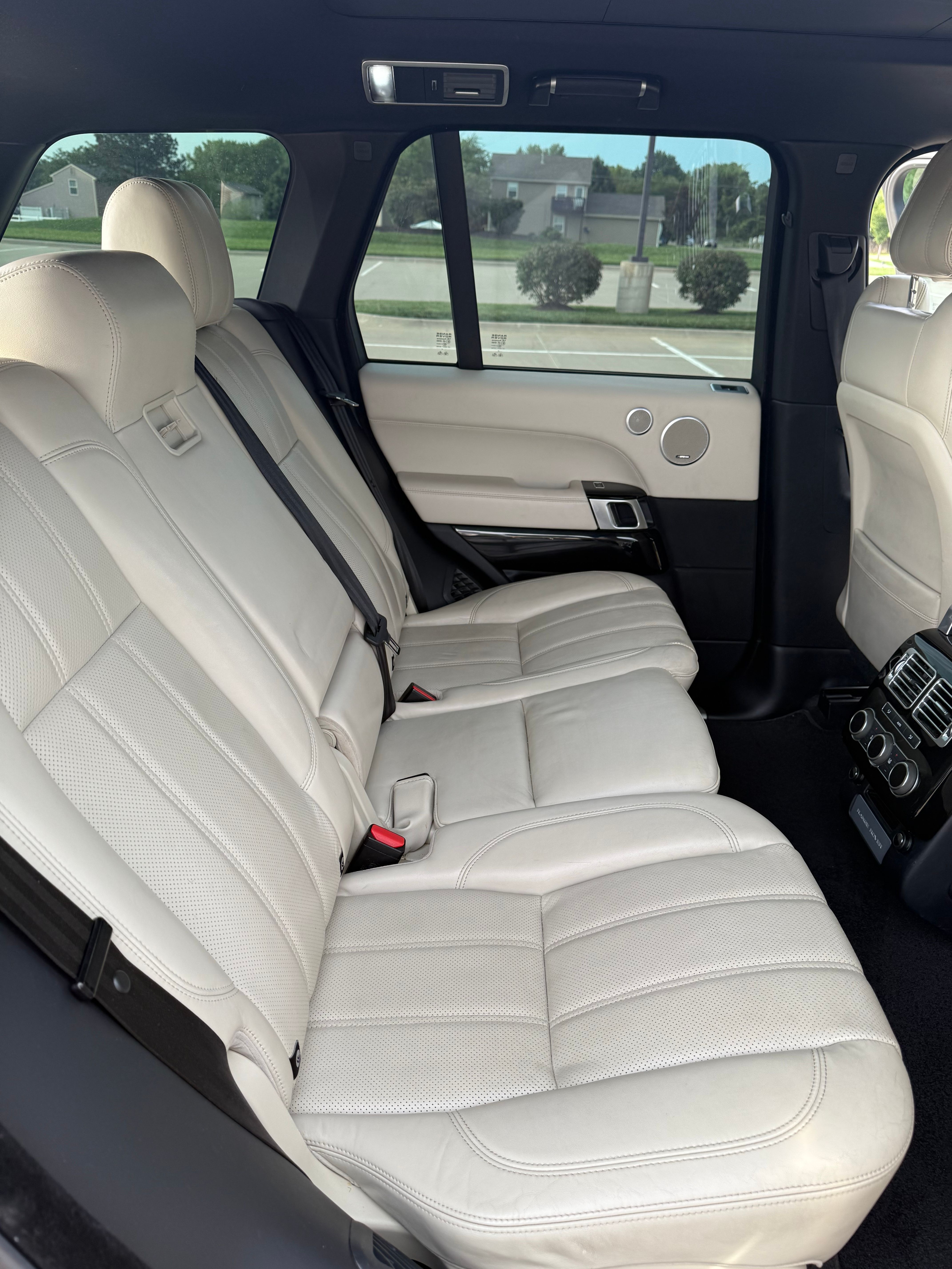 Used 2017 Land Rover Range Rover HSE AWD/4WD image 28